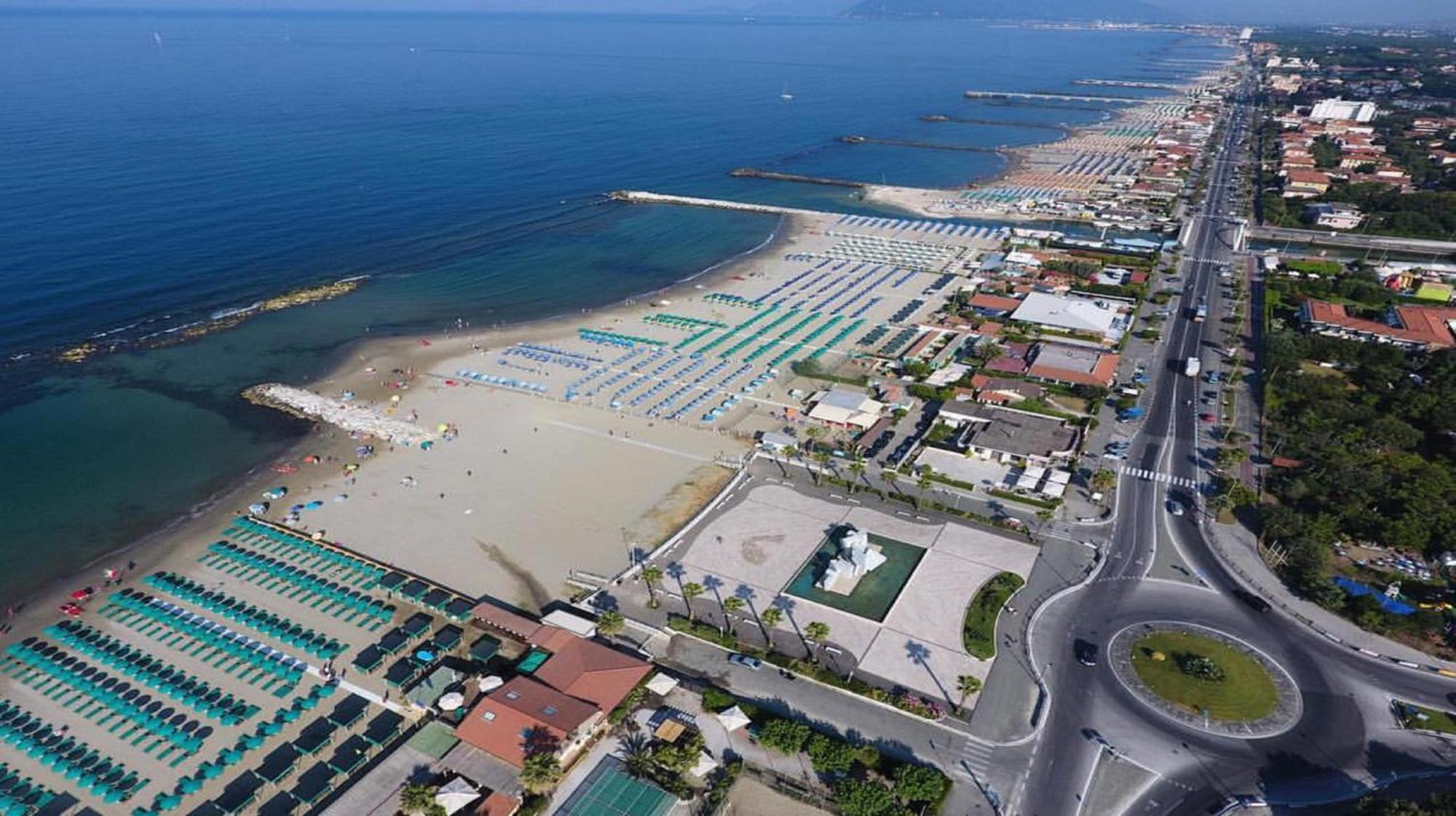 Hotel Tiffany Marina di Massa Exterior foto