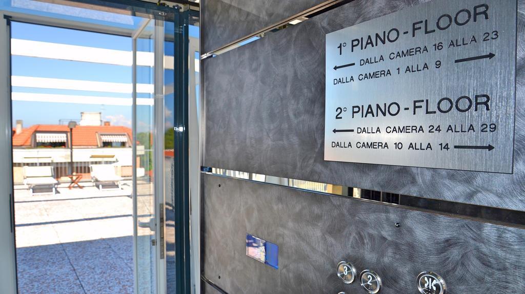 Hotel Tiffany Marina di Massa Exterior foto