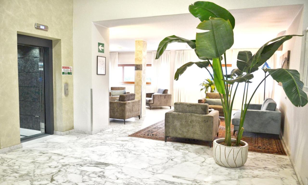Hotel Tiffany Marina di Massa Exterior foto